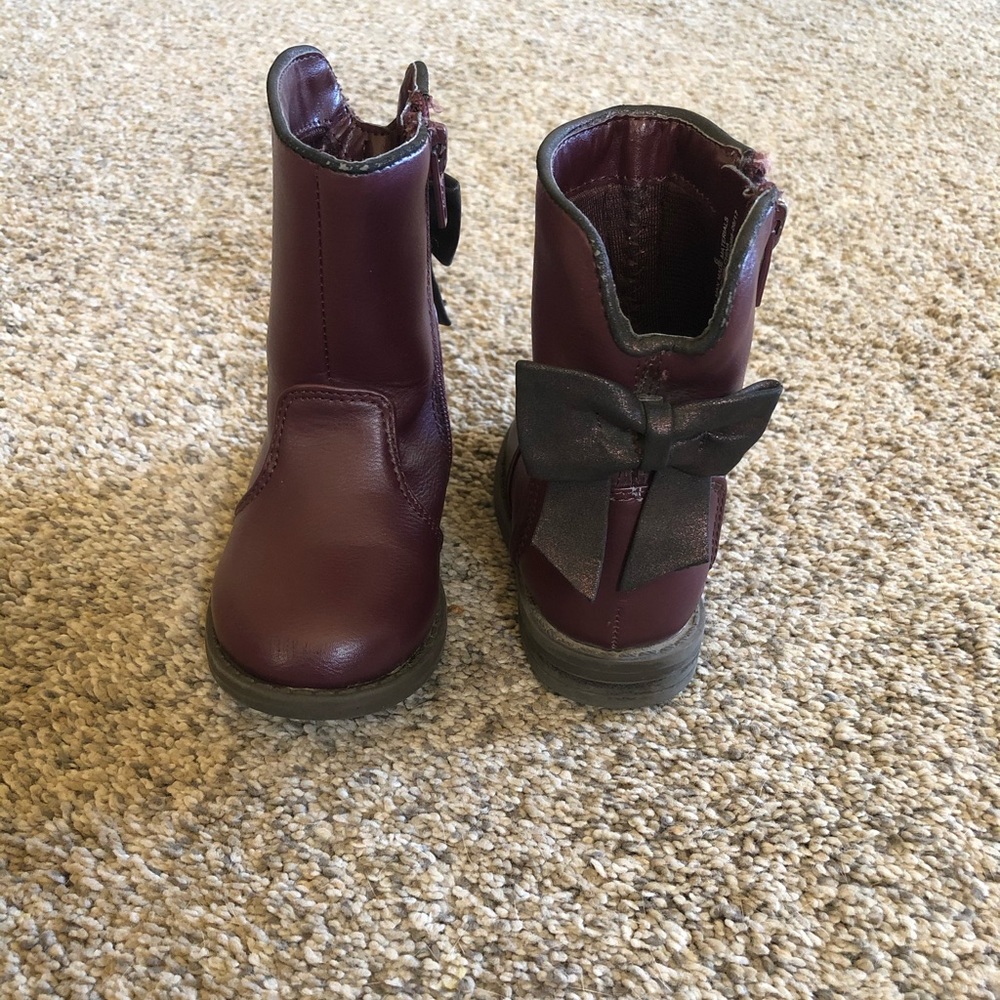 Toddler size 6 Cat & Jack boots